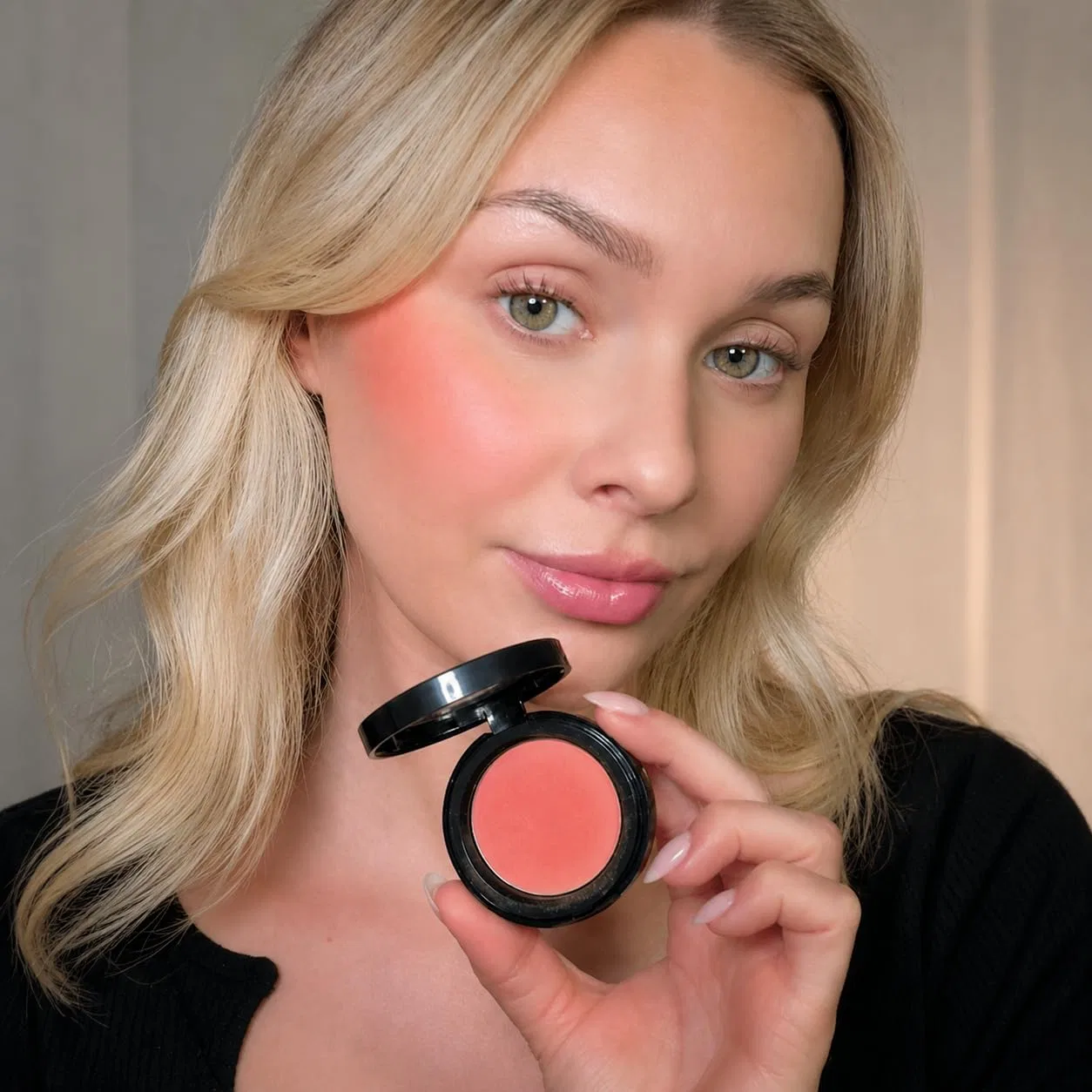Шелковистые пудровые румяна «Big Crush Blush 24 Sunset Surprise» от Sandstone Sandstone Scandinavia, Sunset Surprise — фото 2