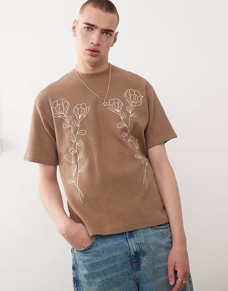 

Футболка Pacsun с цветочным принтом в бежевом цвете