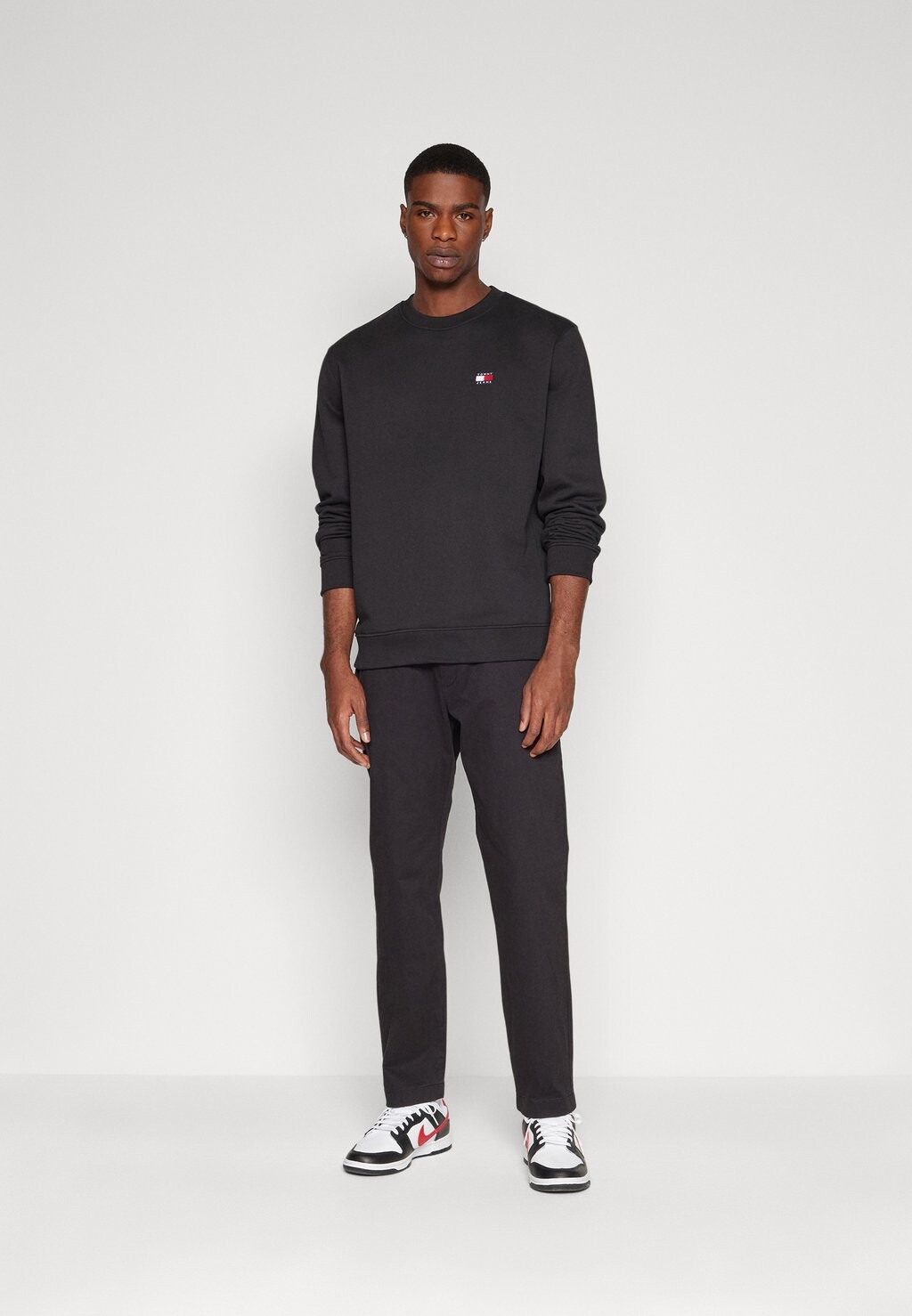 

Толстовка BADGE CREW Tommy Jeans, черный