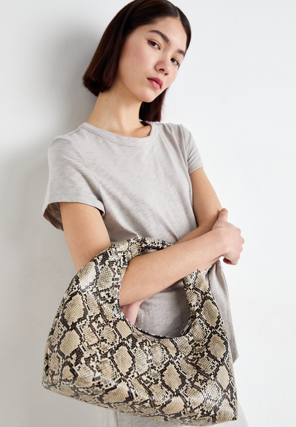 

Сумка SOFT BAG Gina Tricot, коричневый