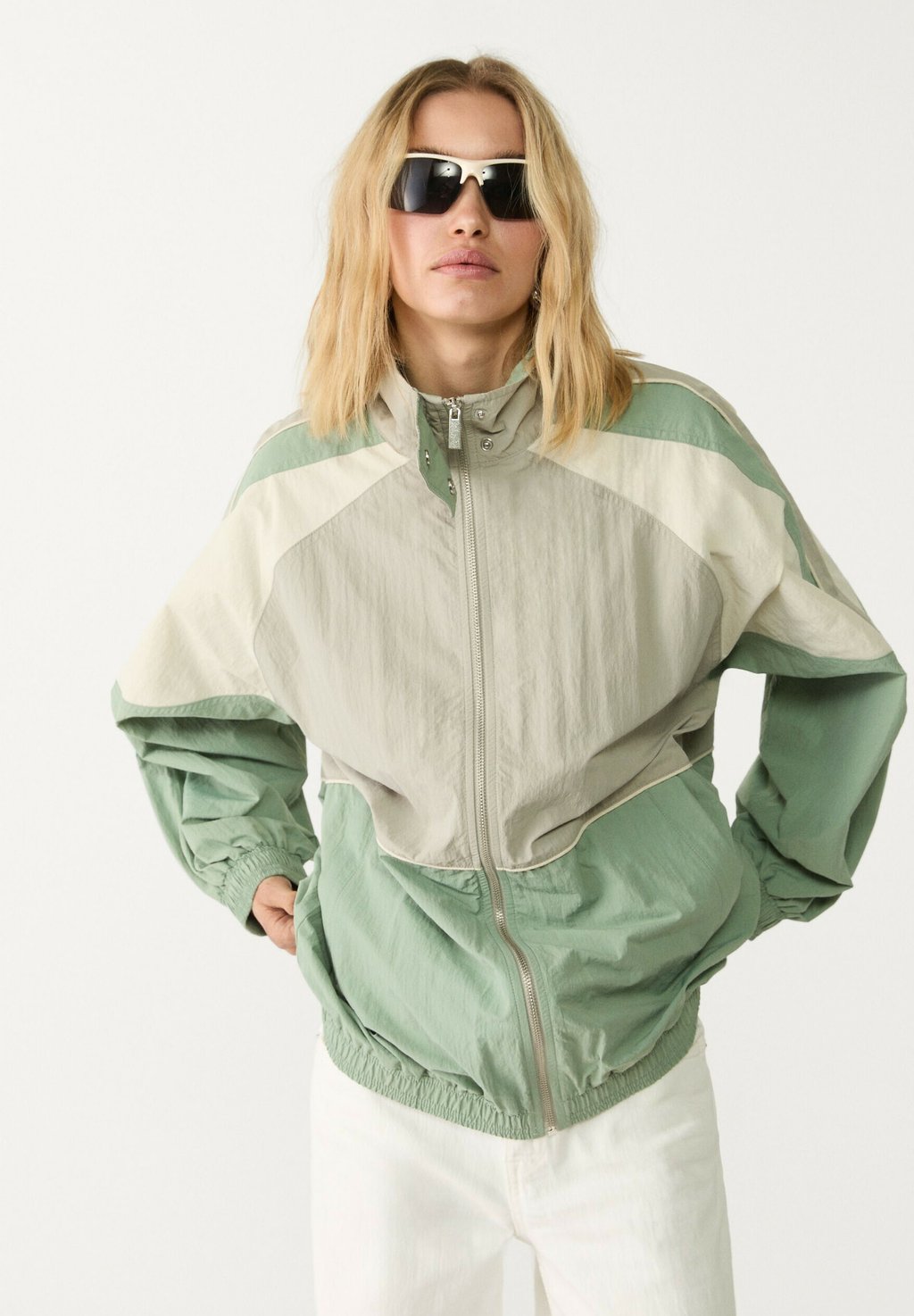 

Легкая куртка TECHNICAL Stradivarius, хаки
