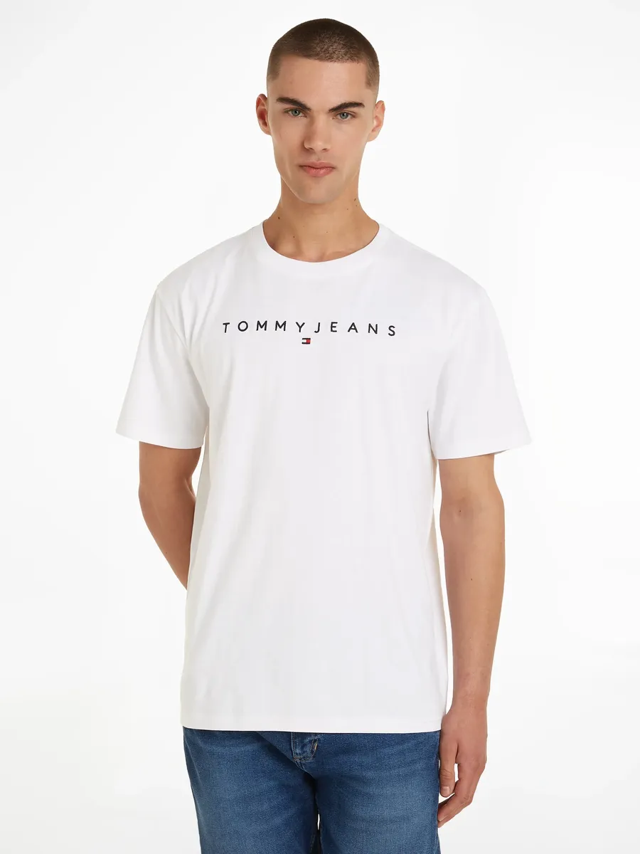 

Футболка Tommy Jeans Plus "TJM REG LINEAR LOGO TEE EXT" с надписью логотипа Tommy Jeans, белый