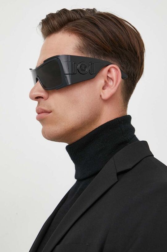 

Солнцезащитные очки Versace, черный