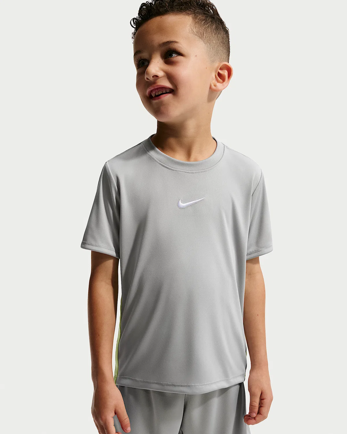 Детский спортивный комплект Nike Dri-FIT из шорт и топа, Light Smoke Grey — фото 2