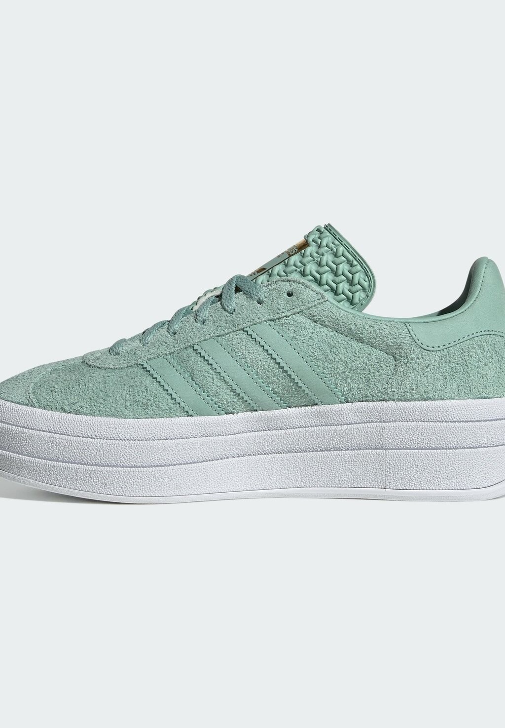 

Кроссовки на шнуровке adidas, зеленый
