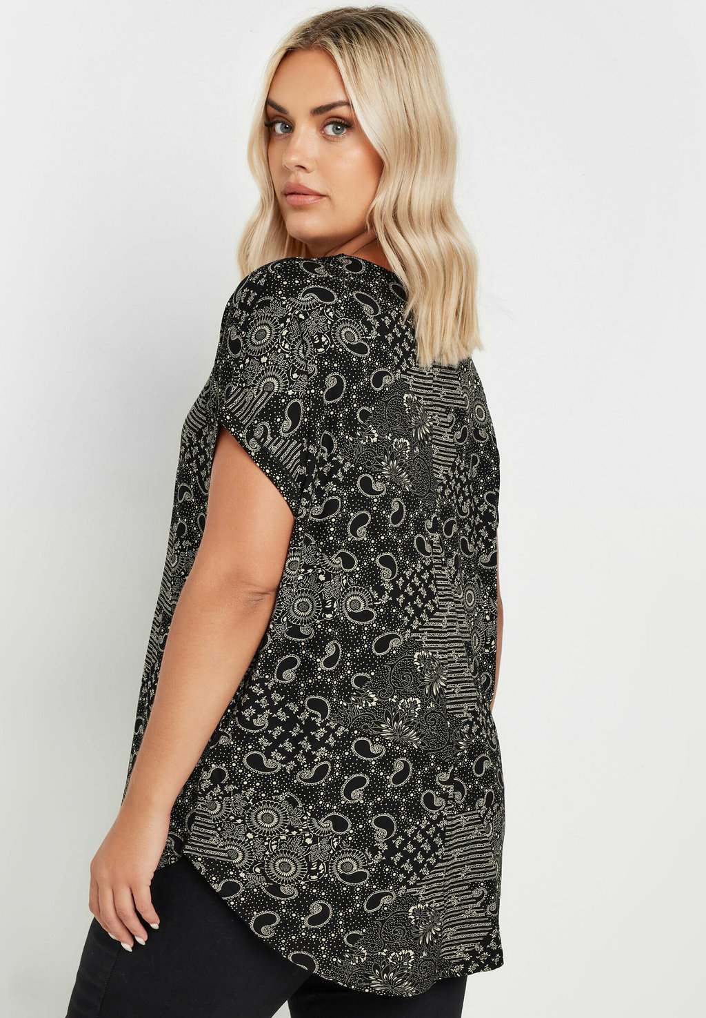 

Блуза PAISLEY NOTCH NECK Yours Clothing, антрацит