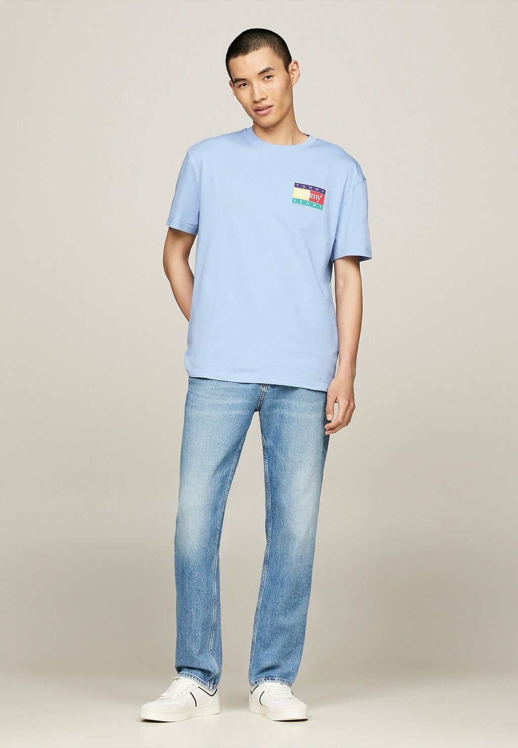 

Футболка с принтом CREW NECK LOGO Tommy Jeans, светло-голубой