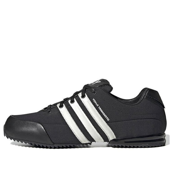 

Кроссовки и 3 спринтерских кроссовок Adidas, черный