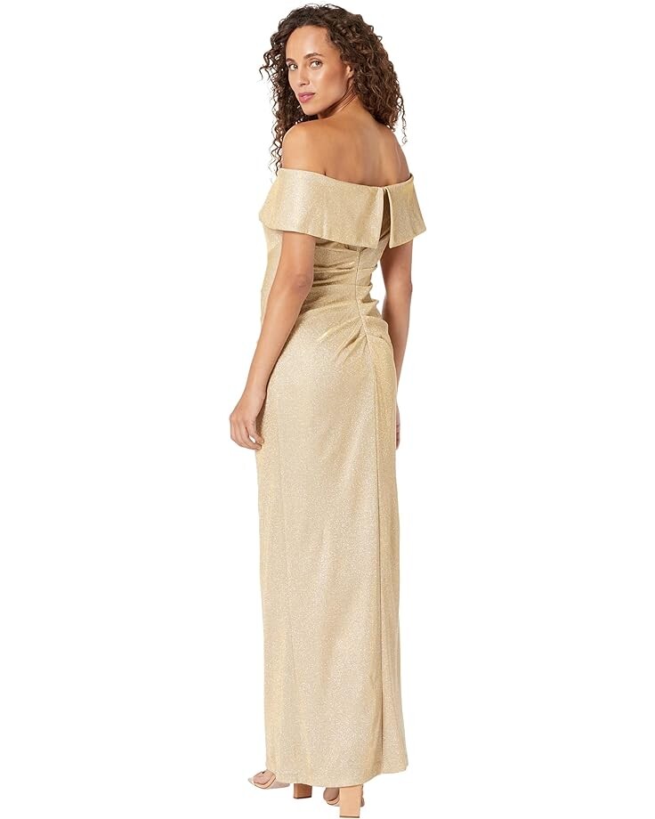 

Платье XSCAPE Off-the-Shoulder Long Glitter Metallic Dress with Ruffle, цвет Gold/Silver