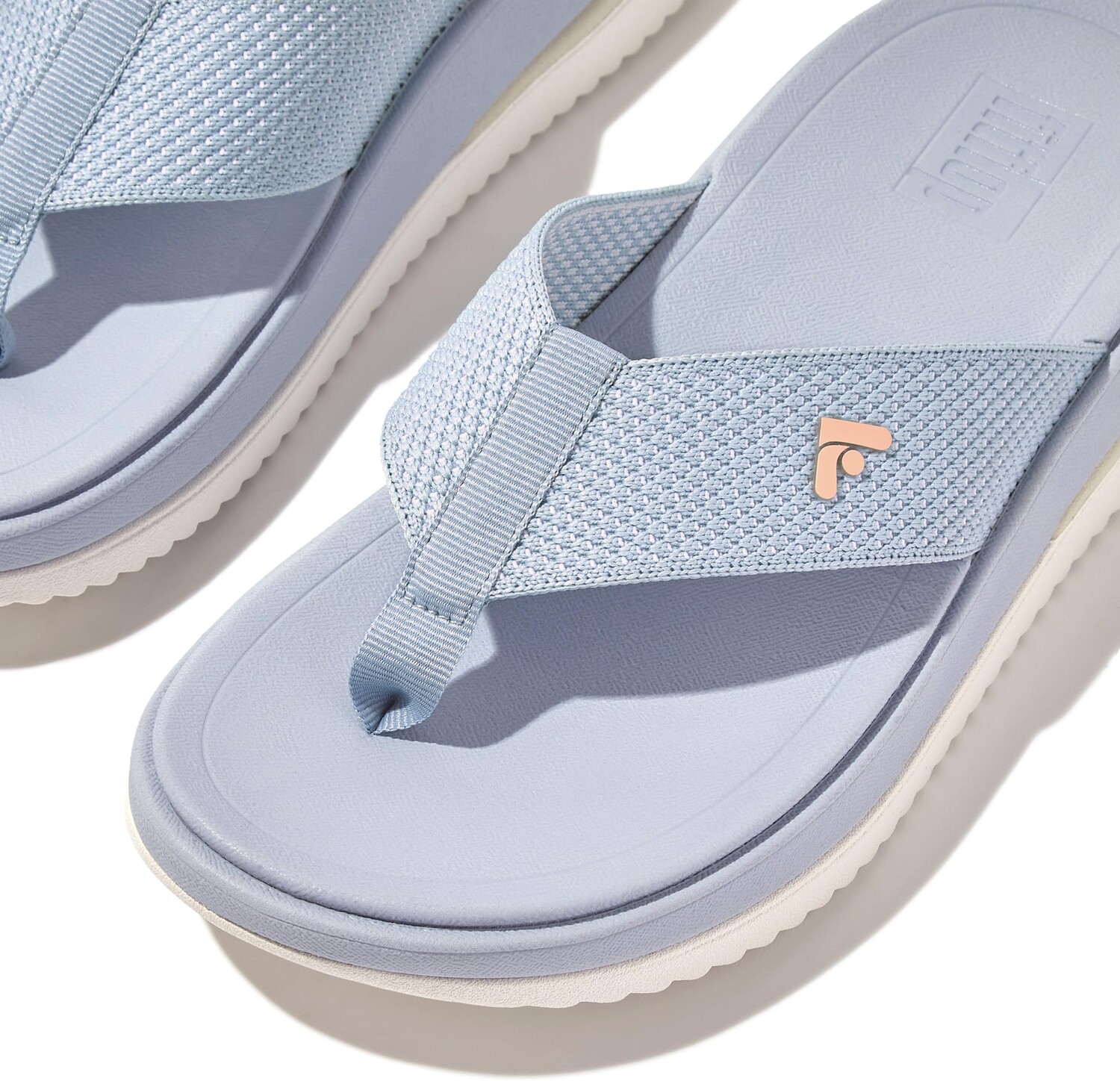 Сандалии FitFlop Surff Two-Tone Webbing Toe-Post Sandal, цвет Skywash Blue — фото 4