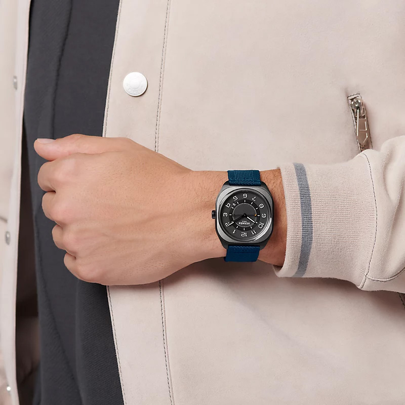 HERMES Часы H08 Collection с автоматическим механическим механизмом, черным циферблатом и тканевым ремешком — фото 2