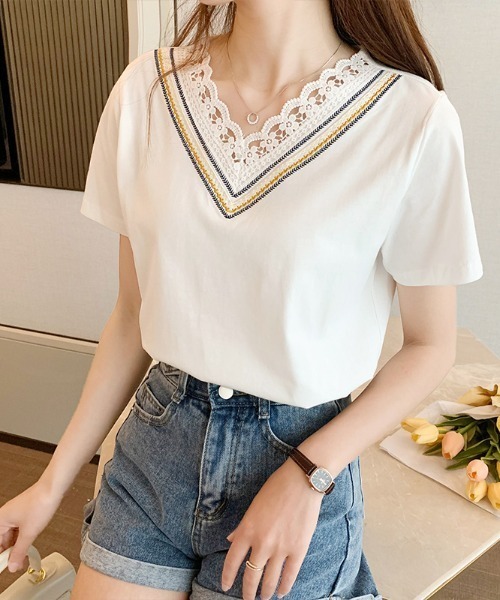 

Футболка с V-образным вырезом и вышитым кружевом Jayro, белый