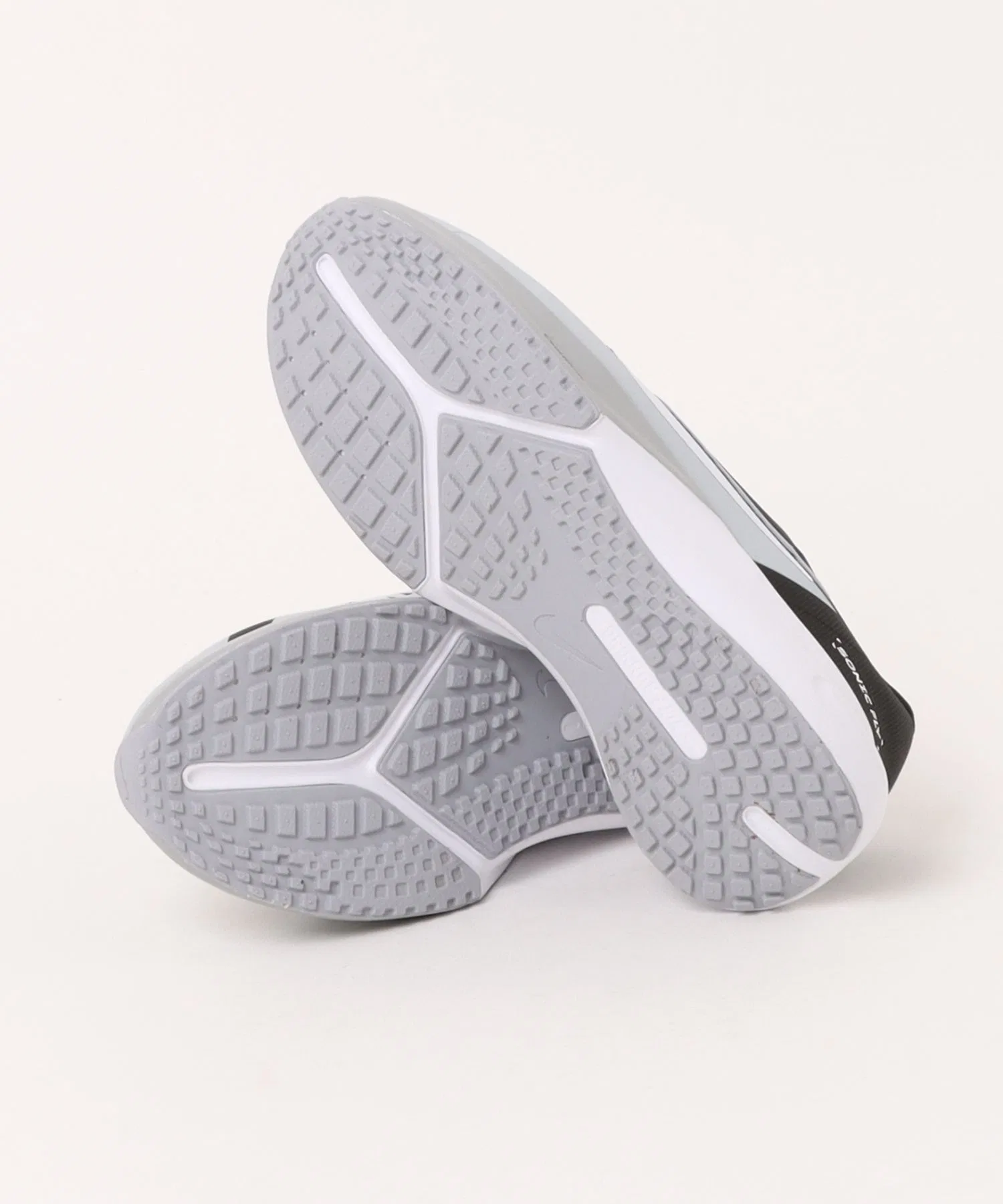 Женские кроссовки NIKE Sonic Fly чёрно-белые — фото 3