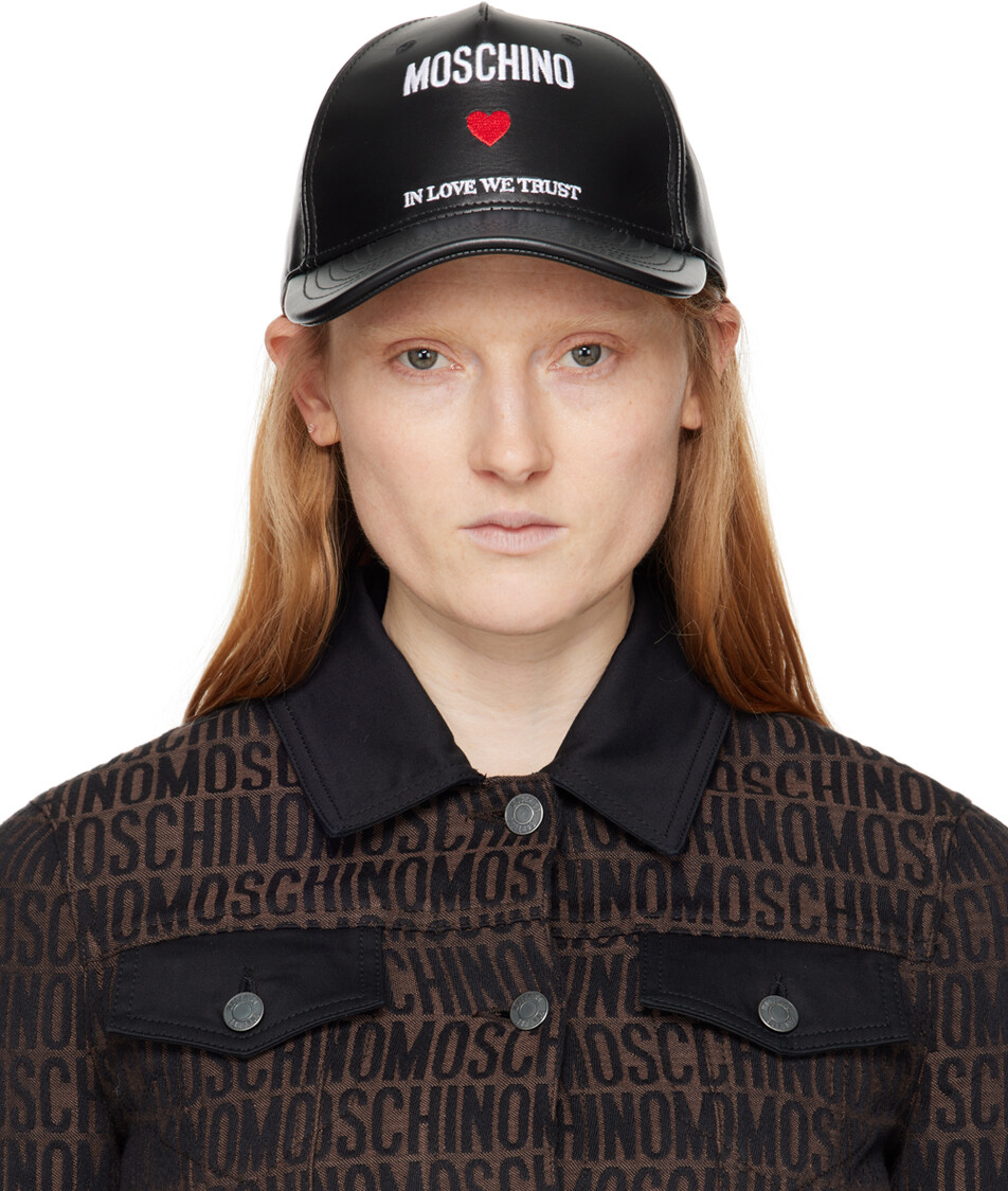 

Черная кепка с надписью In Love We Trust Moschino