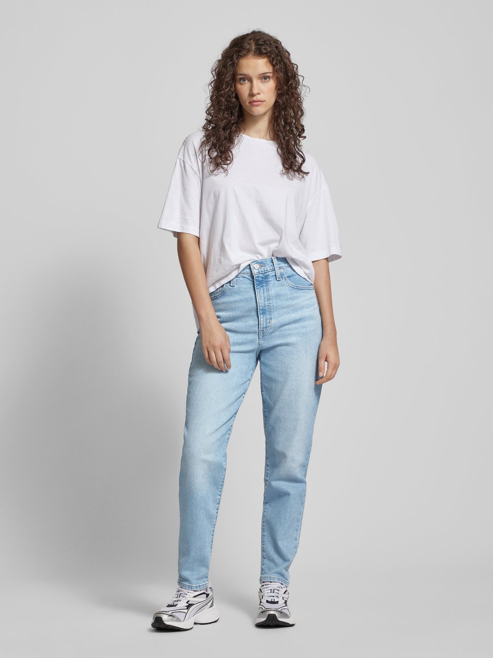 

Джинсы mom fit с высокой талией и пятью карманами Levi's