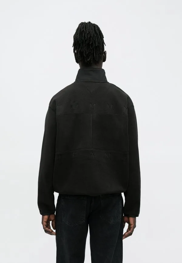 

Толстовка из флиса свободного кроя с логотипом на спине. Tommy Jeans, Black, Черный, Толстовка из флиса свободного кроя с логотипом на спине. Tommy Jeans, Black