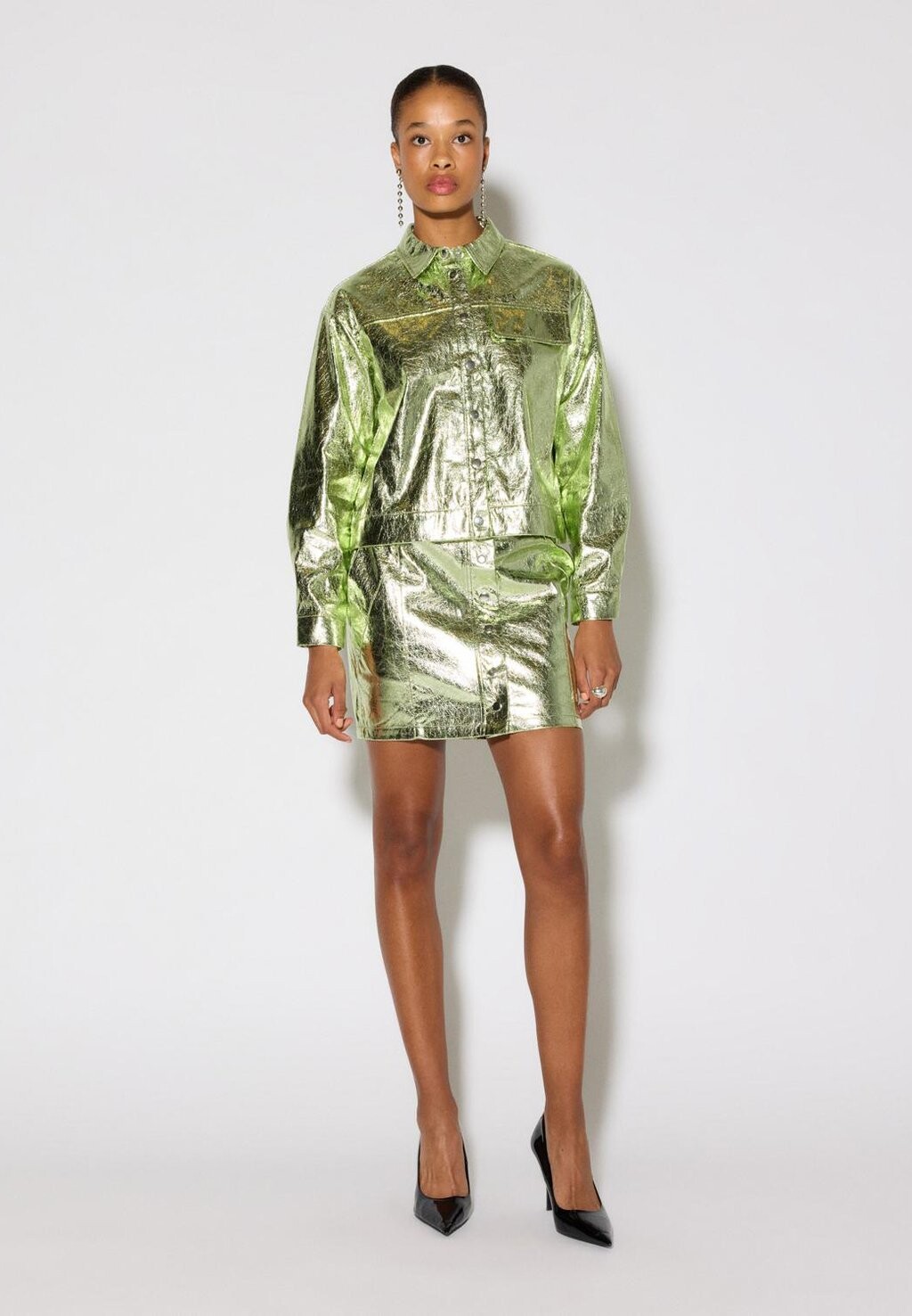 

Мини-юбка SOMETHINGNEW X LAME COBAIN SNRIELY CRACKED MINI SKIRT, цвет tarragon/metallic