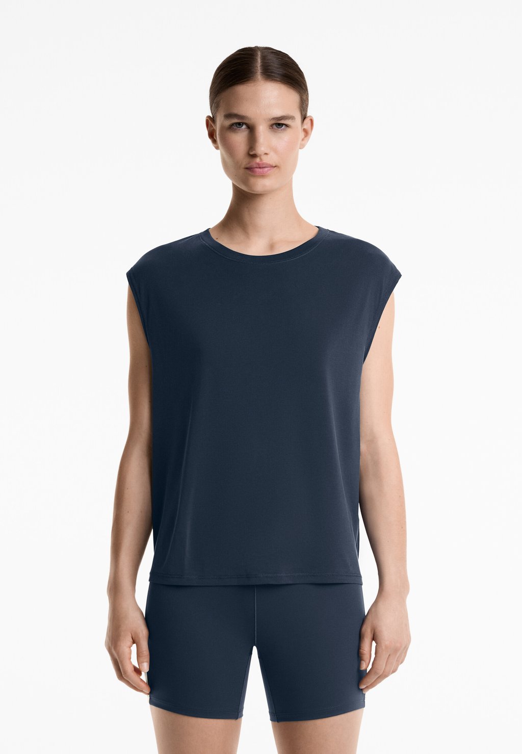 

Базовая футболка SOFT TOUCH SLEEVELESS OYSHO, темно-синий