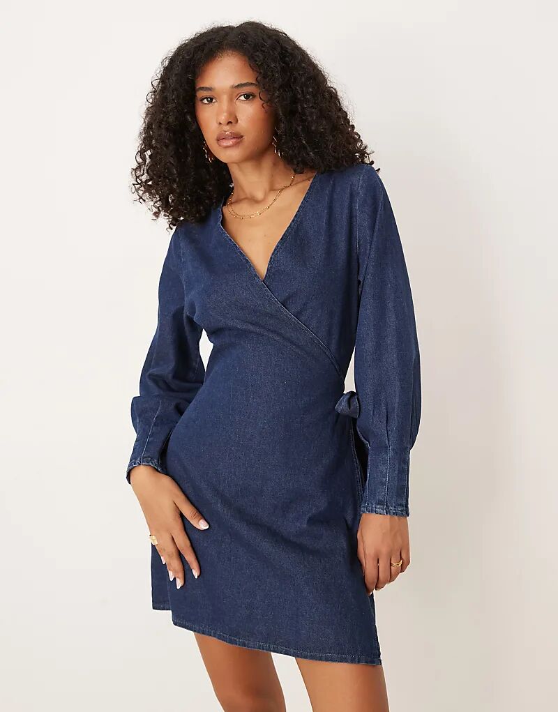 

Джинсовое мини-платье ASOS DESIGN с длинными рукавами, запахом и складками на манжетах, цвет «побеленный»