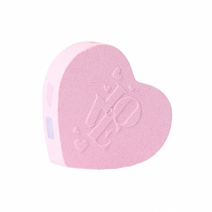 

Пена для ванны в форме сердца love is all around bath fizzer multicolor Douglas Collection, вес 120 гр.