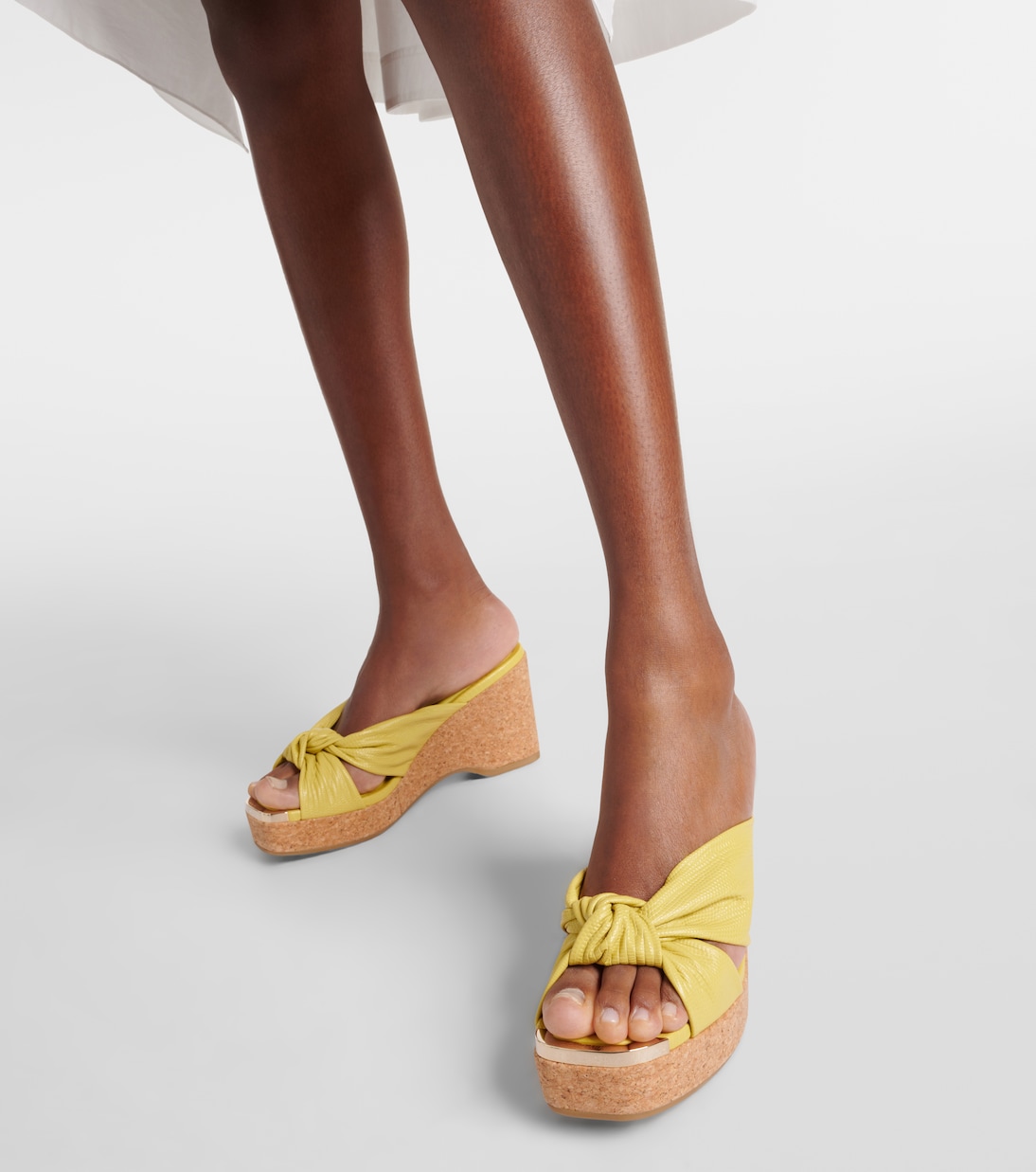 Мюли Avenue из кожи с эффектом ящерицы на танкетке Jimmy Choo, Sunbleached Yellow — фото 4