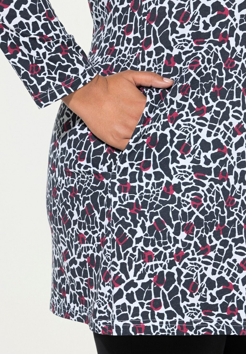 

Туника GRAPHIC SQUARE NECK Ulla Popken, черный