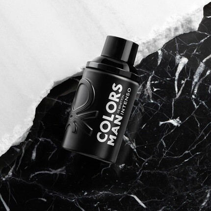 Benetton Black Intenso от United Colors Парфюмированная вода для мужчин Стойкий молодой современный и интенсивный аромат Янтарно-древесные и цитрусовые ноты Идеально подходит для повседневного ношения 100 мл United Colors Of Benetton — фото 3