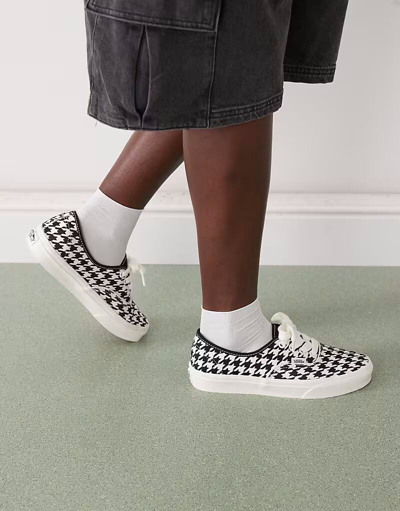 Кроссовки Vans Authentic с вышитым рисунком «гусиная лапка» и крупными шнурками белого и черного цветов — фото 2