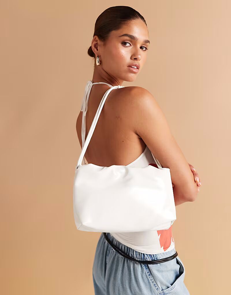 

Сумка ASOS DESIGN на плечо в форме облака из белого лака с узлом