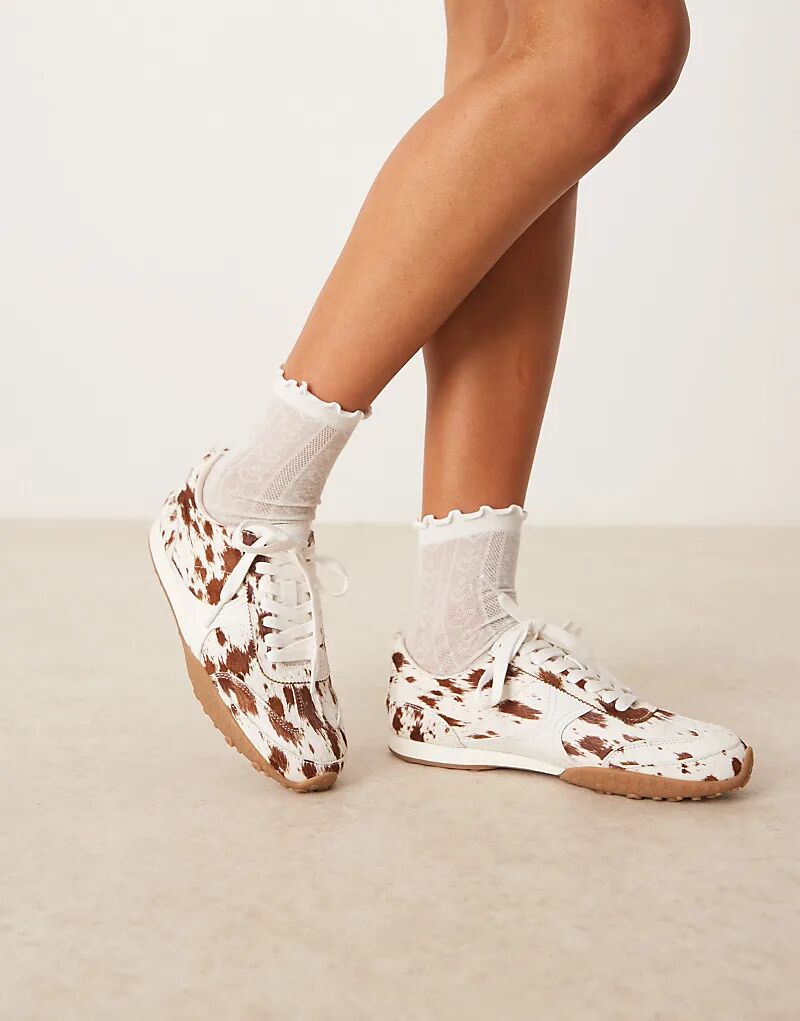 Кроссовки ASOS DESIGN Dive из кожи со шнуровкой и принтом пони «Бэмби»