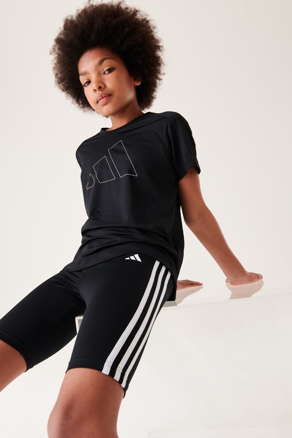 

Тренировочный байкер Junior Train Essentials AEROREADY с 3 ремнями adidas, черный