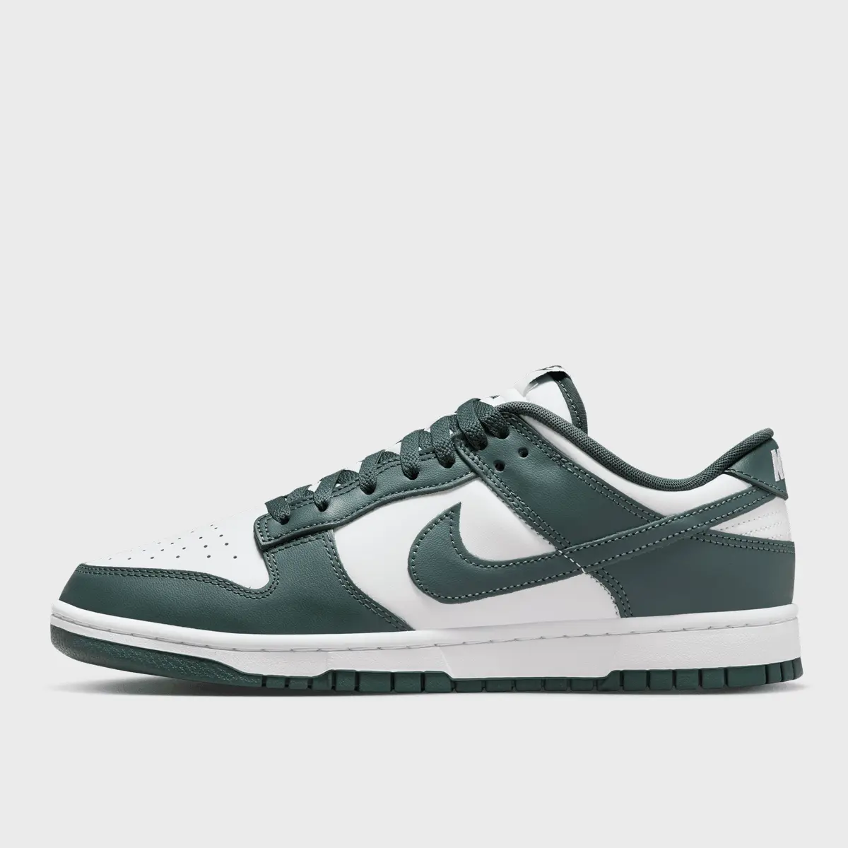 

Кроссовки Nike Dunk Low Retro, зеленый/белый