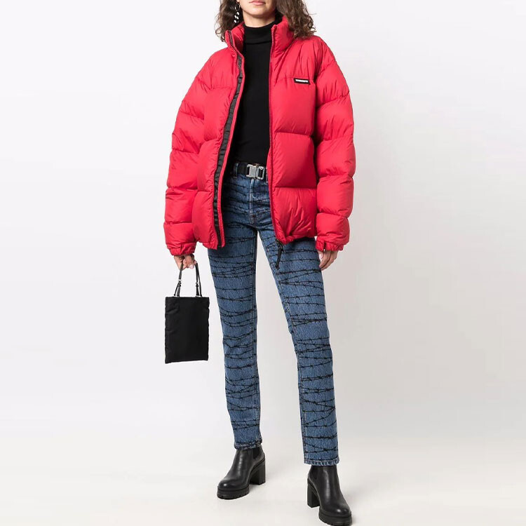 

Пуховик женский красный Vetements