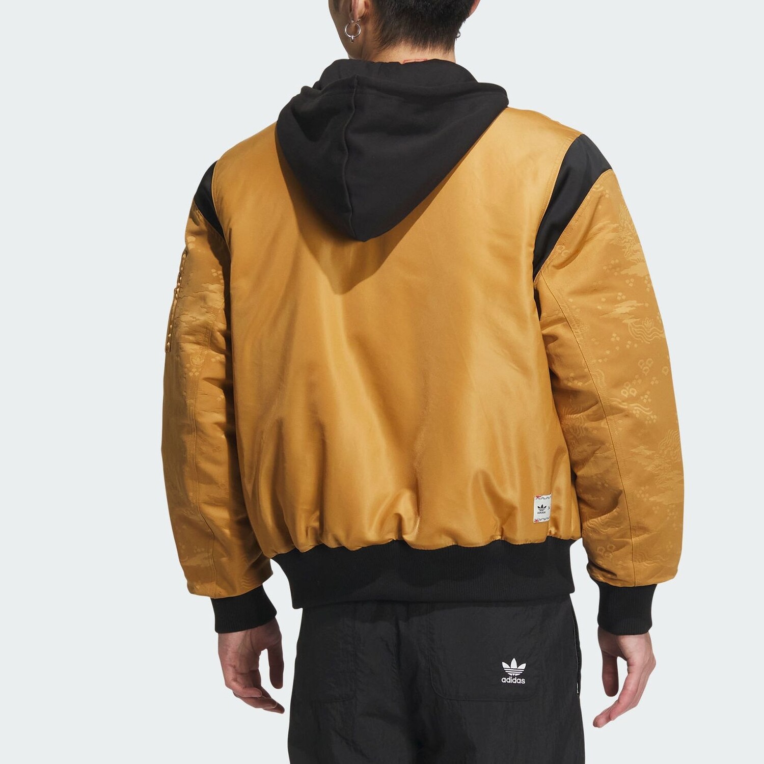 МОДЕЛЬ CO-BRANDED FEIFEI RUAN Куртка унисекс пшенично-коричневого цвета Adidas Originals, коричневый — фото 4