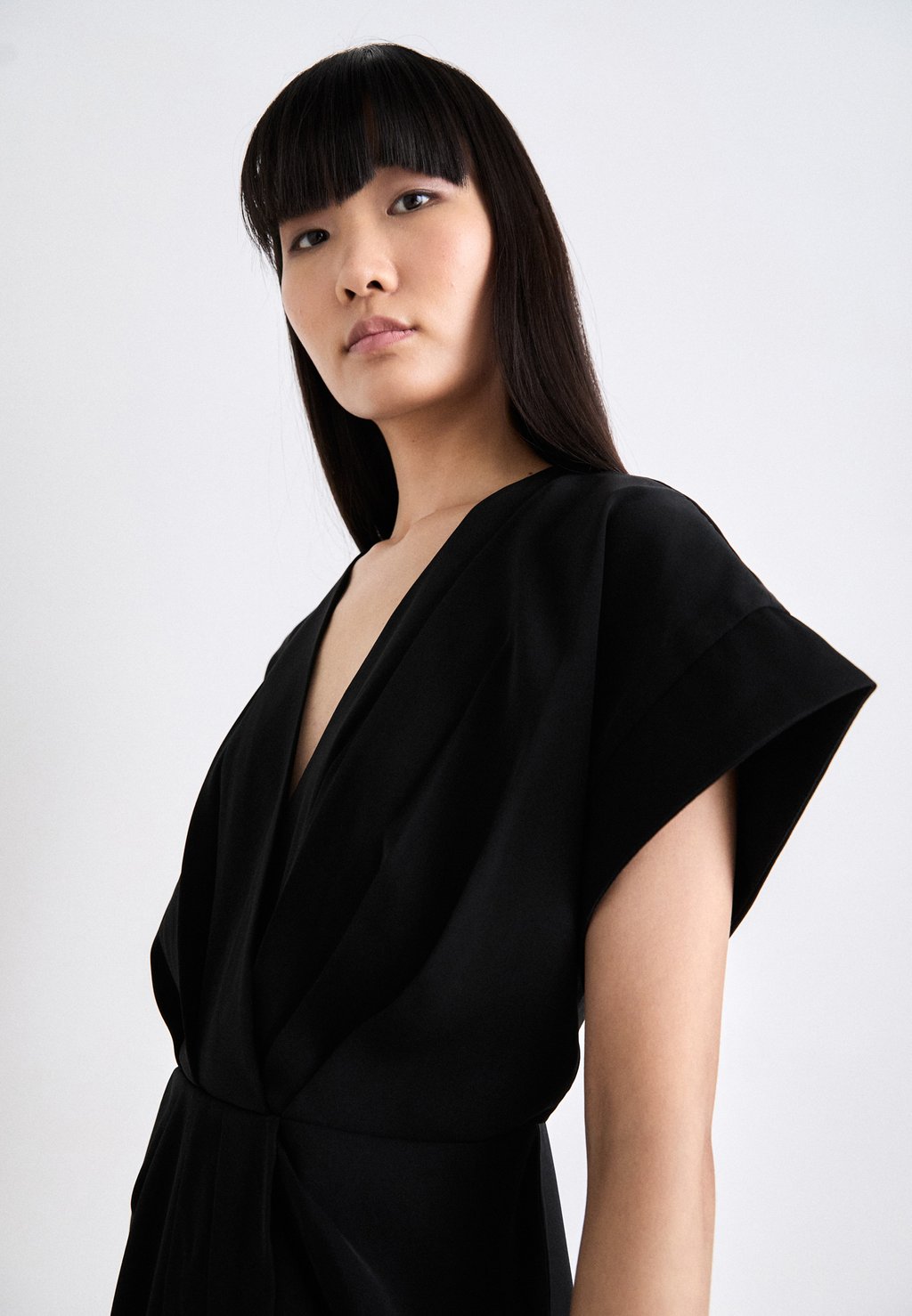 

Повседневное платье DOLMA NECK DRAPE DRESS DKNY, черный