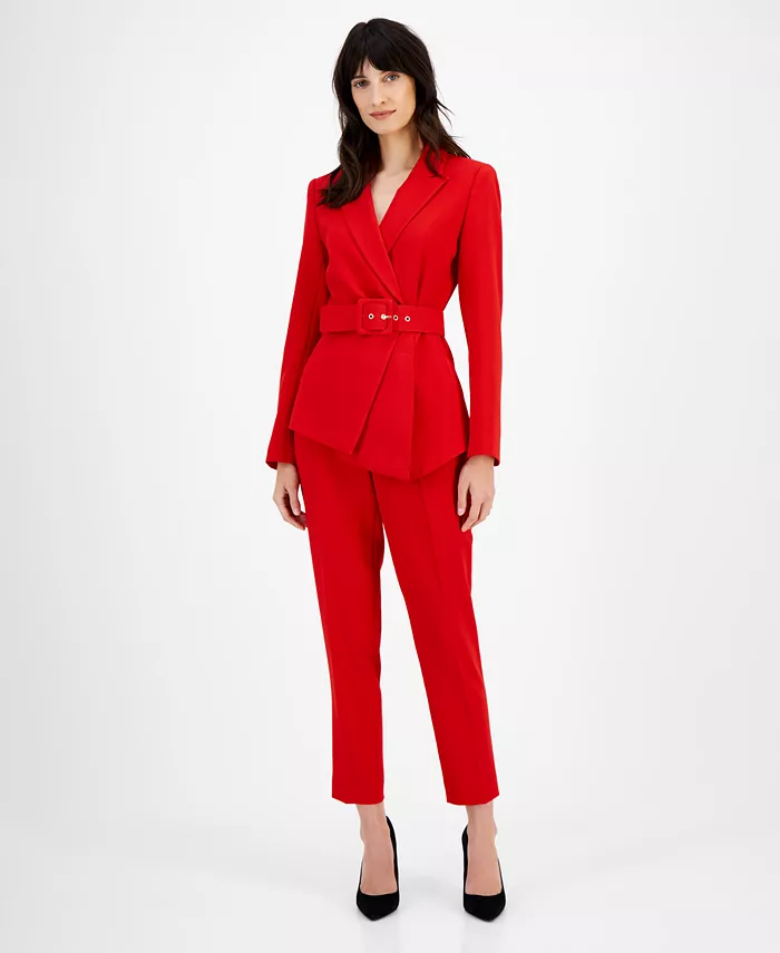 

Женский комплект с асимметричным жакетом на поясе и брюками slim-fit Tahari Asl, красный