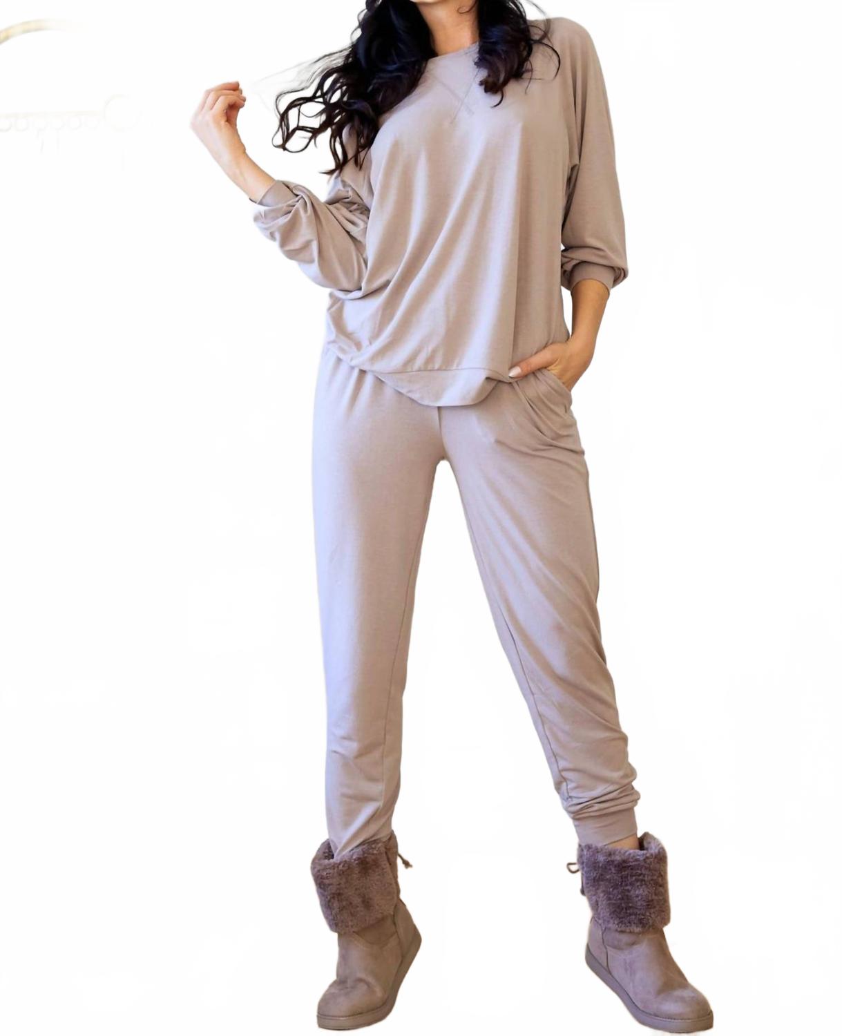 

Уютный комплект мебели для отдыха на весь день в цвете «Пепельный мокко» Little Secret Of Mine, ash mocha