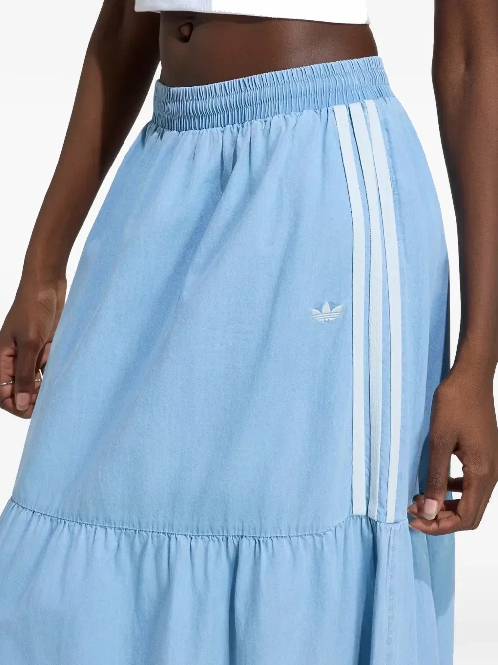 Длинная многоярусная юбка Summer Glow с боковыми полосками adidas, синий — фото 3