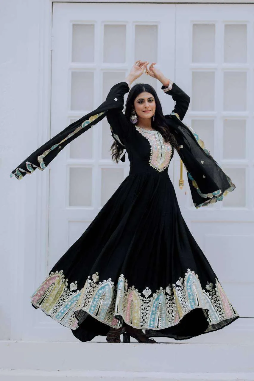 Narayan art and craft Женский комплект Анаркали Курти из шифонового шелка с многониточной вышивкой и дупаттой GENERIC, черный — фото 2