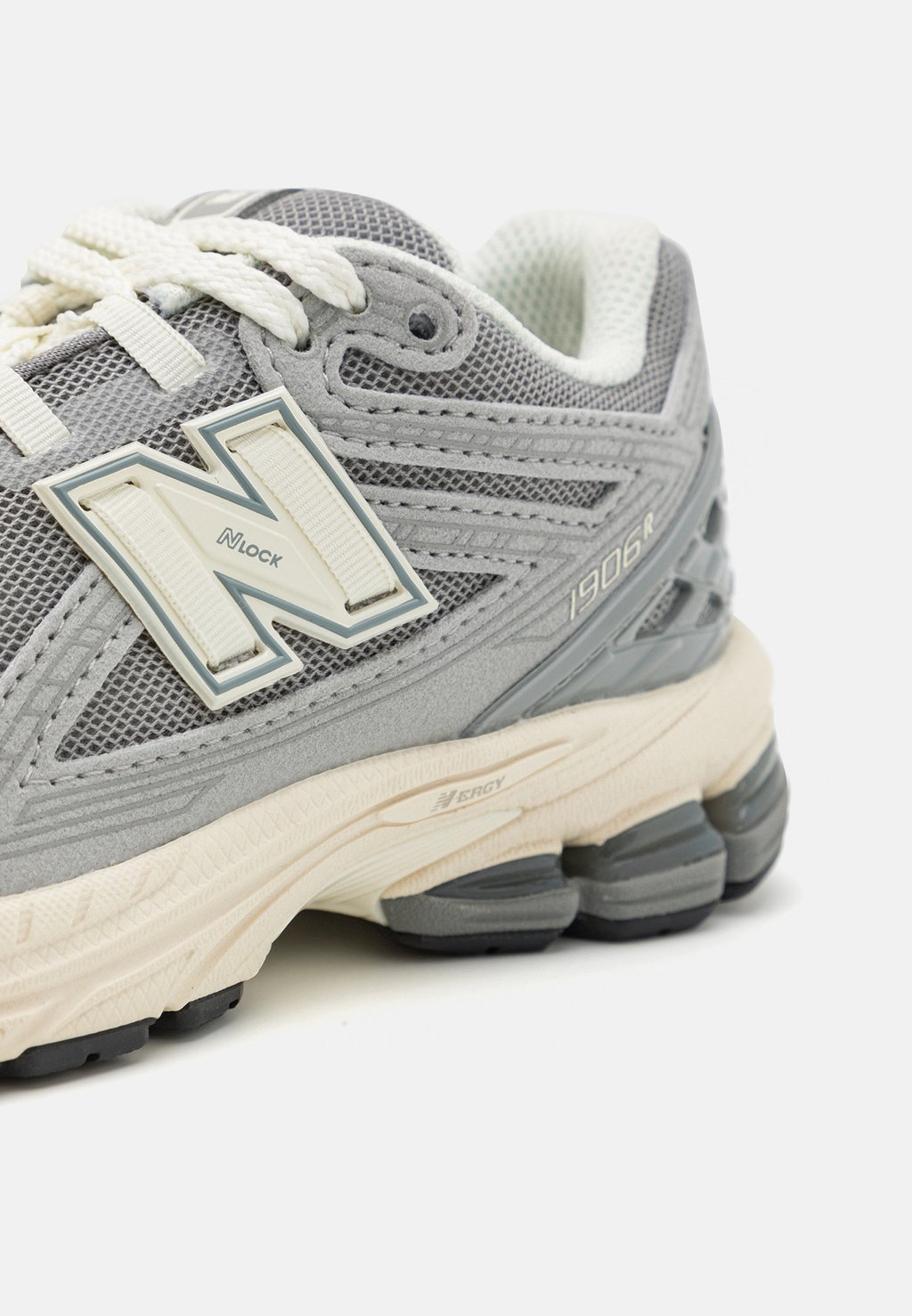 

Кроссовки на шнуровке 1906 UNISEX New Balance, серый