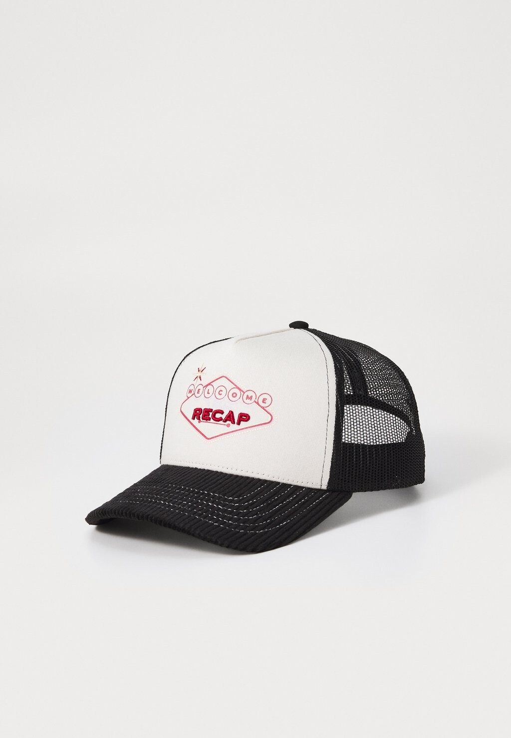 

Бейсболка WHAT HAPPENS IN... TRUCKER UNISEX ReCap, черный