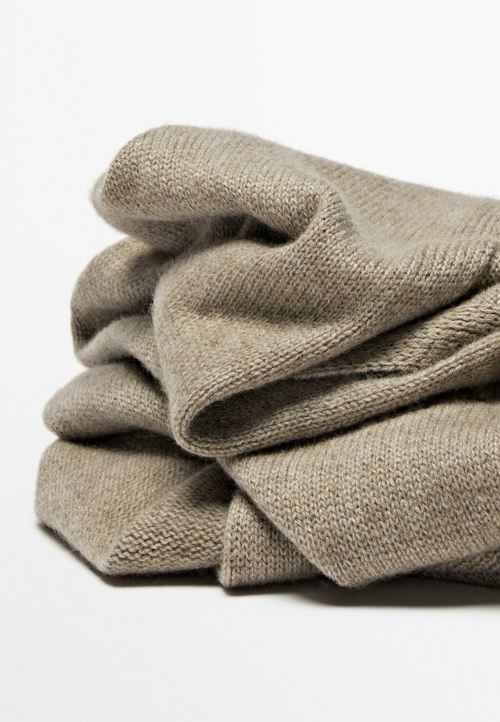 

Шарф Massimo Dutti, песочный