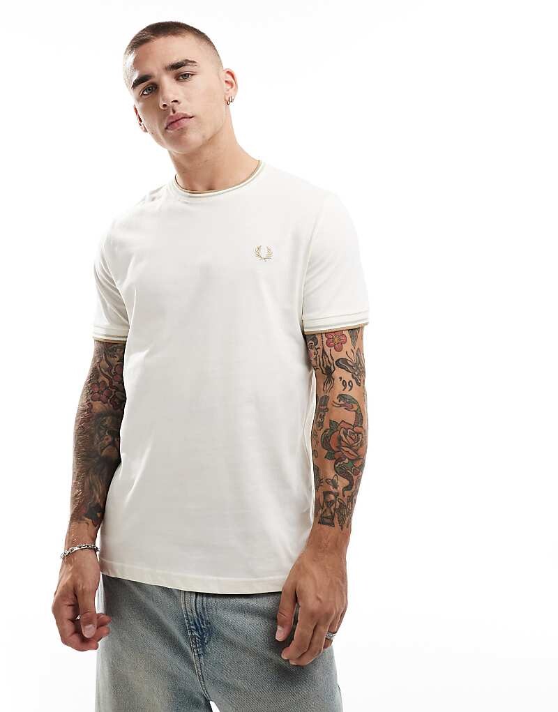 

Fred Perry – кремово-белая футболка с двойной окантовкой