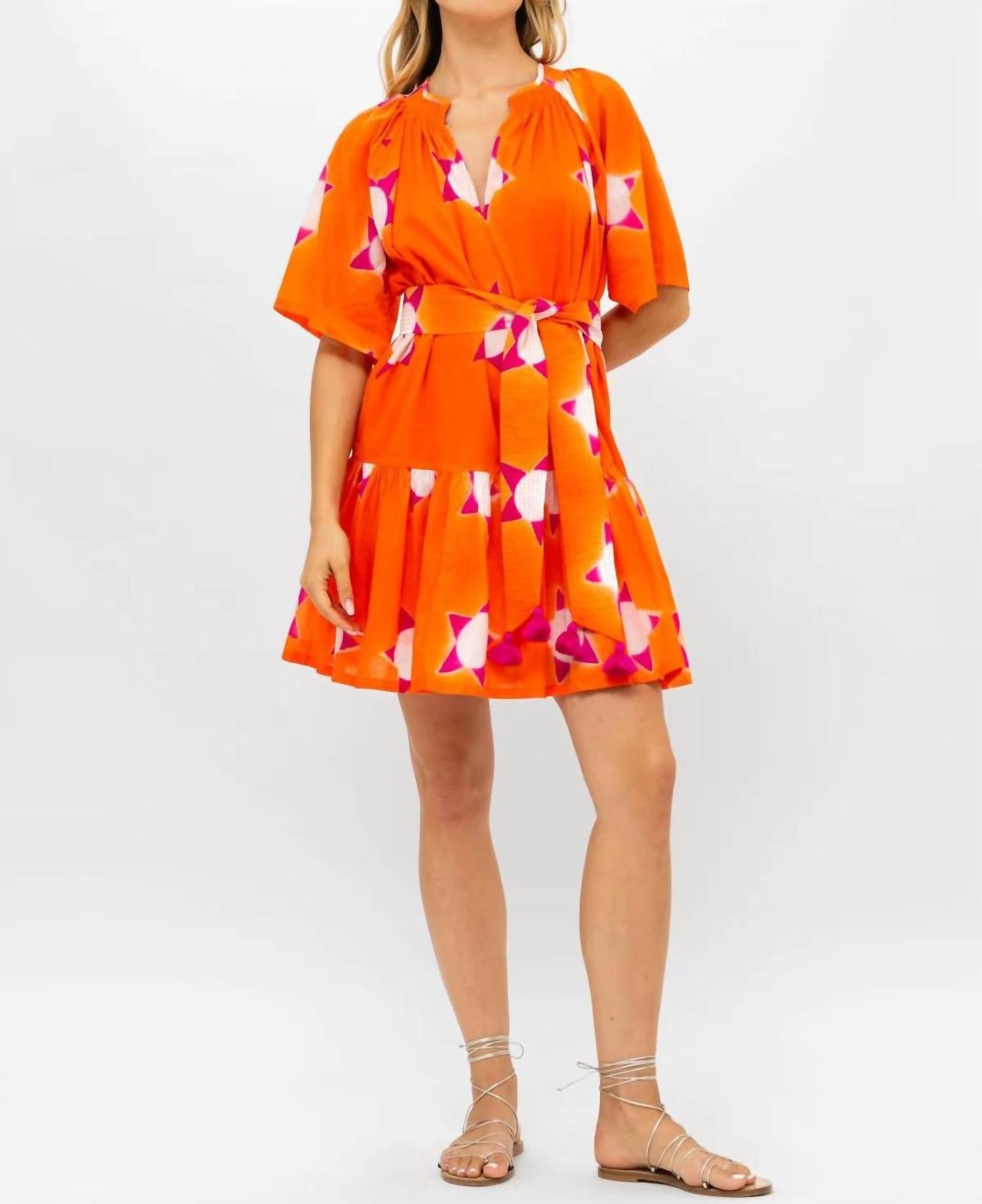 

Мини-платье с поясом и рукавами реглан в цвете Mela Orange Oliphant