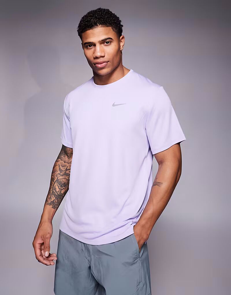 

Футболка Nike Running Miler Dri-FIT сиреневого цвета