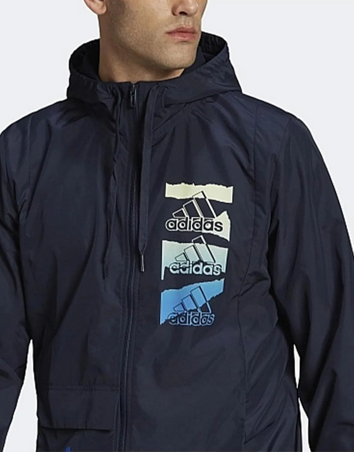 Мужская ветровка Adidas Essentials BrandLove Woven Windbreaker, цвет Legend Ink — фото 3