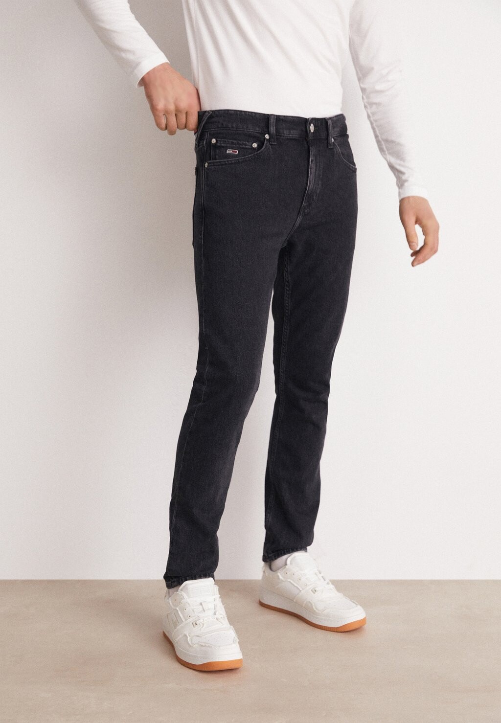 

Джинсы приталенного кроя SCANTON Y SLIM CG4181 Tommy Jeans, деним черный