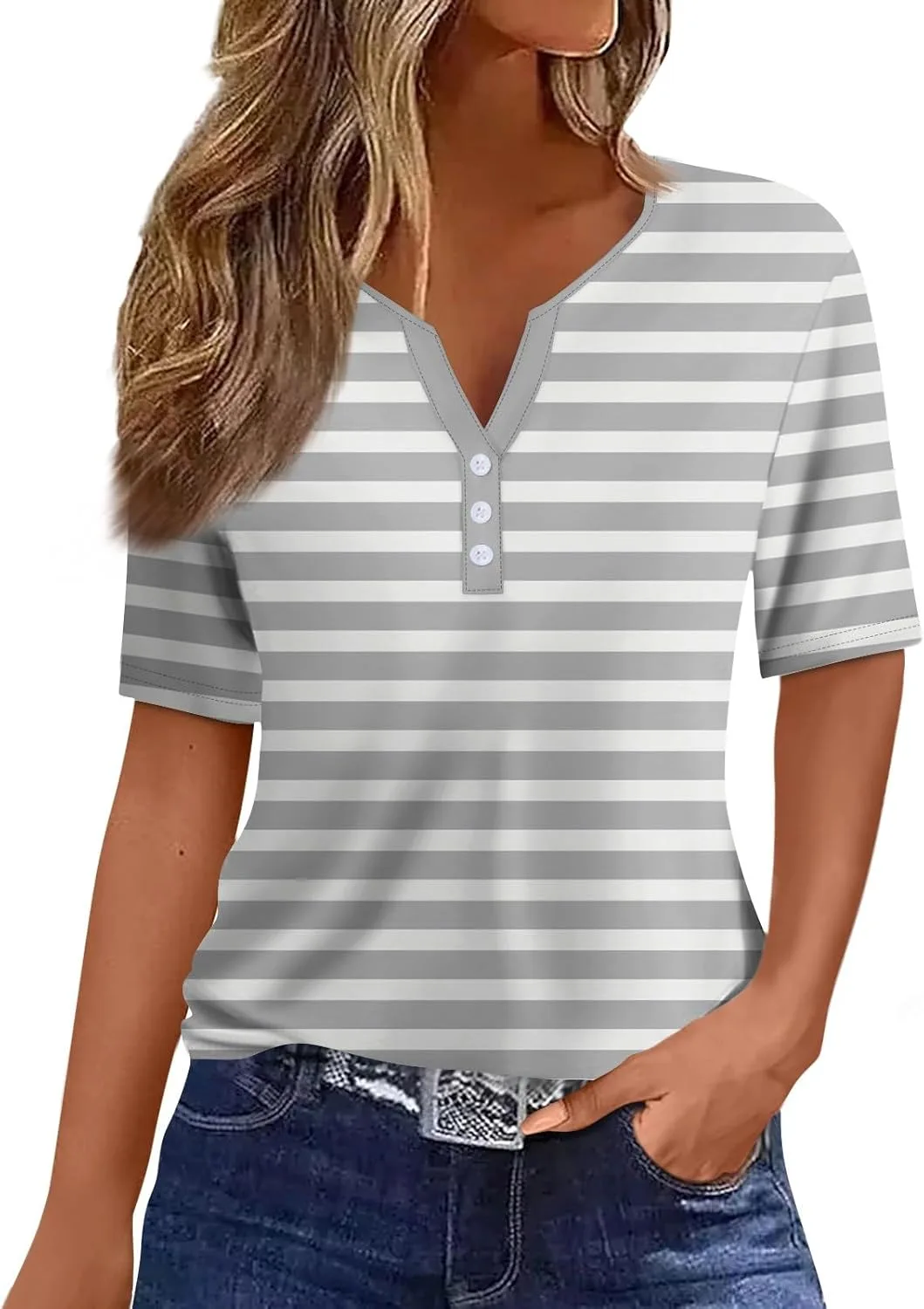 

Летние топы для женщин 2026: короткий рукав, полоска