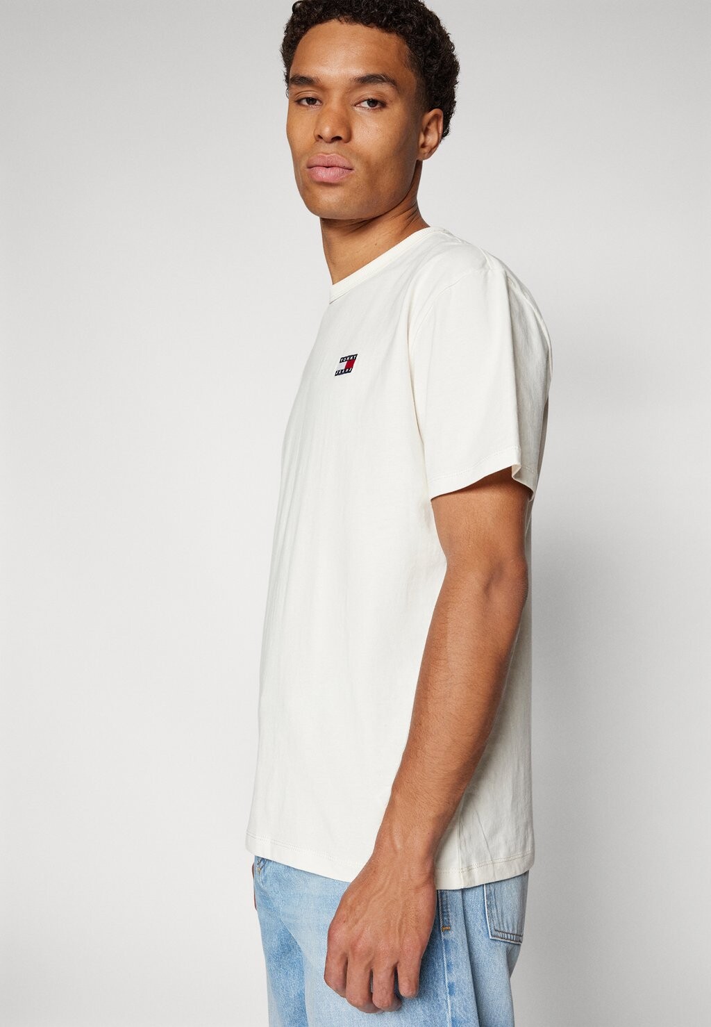 

Базовая футболка Badge Tee Unisex Tommy Hilfiger, старинный белый