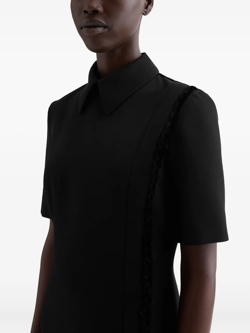 Шерстяное платье с заостренным воротником и оборками Jil Sander, черный — фото 3